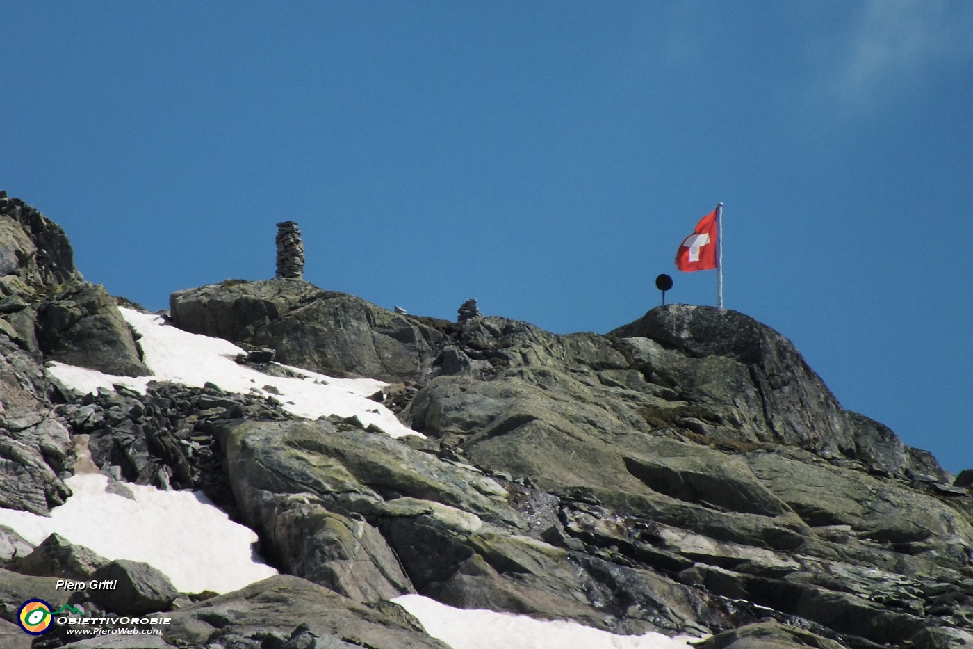 61 Zoom sul Rif. Capanna del Forno (2574 m).JPG